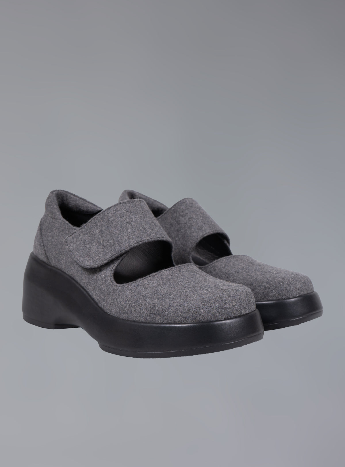 UNIF Felt Platform Sandal In Grey